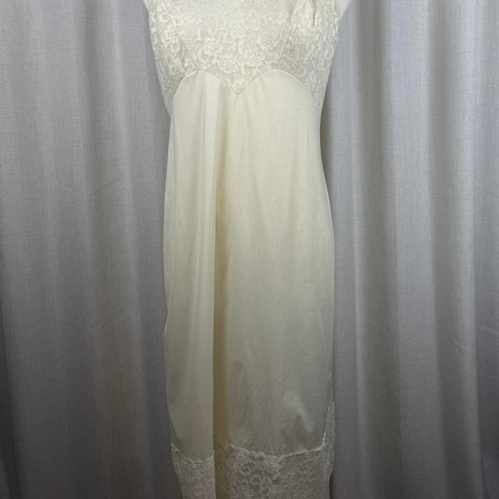Vintage Vanity Fair Cream Lace Slip Dress Adjustable Straps Lingerie USA Made 34